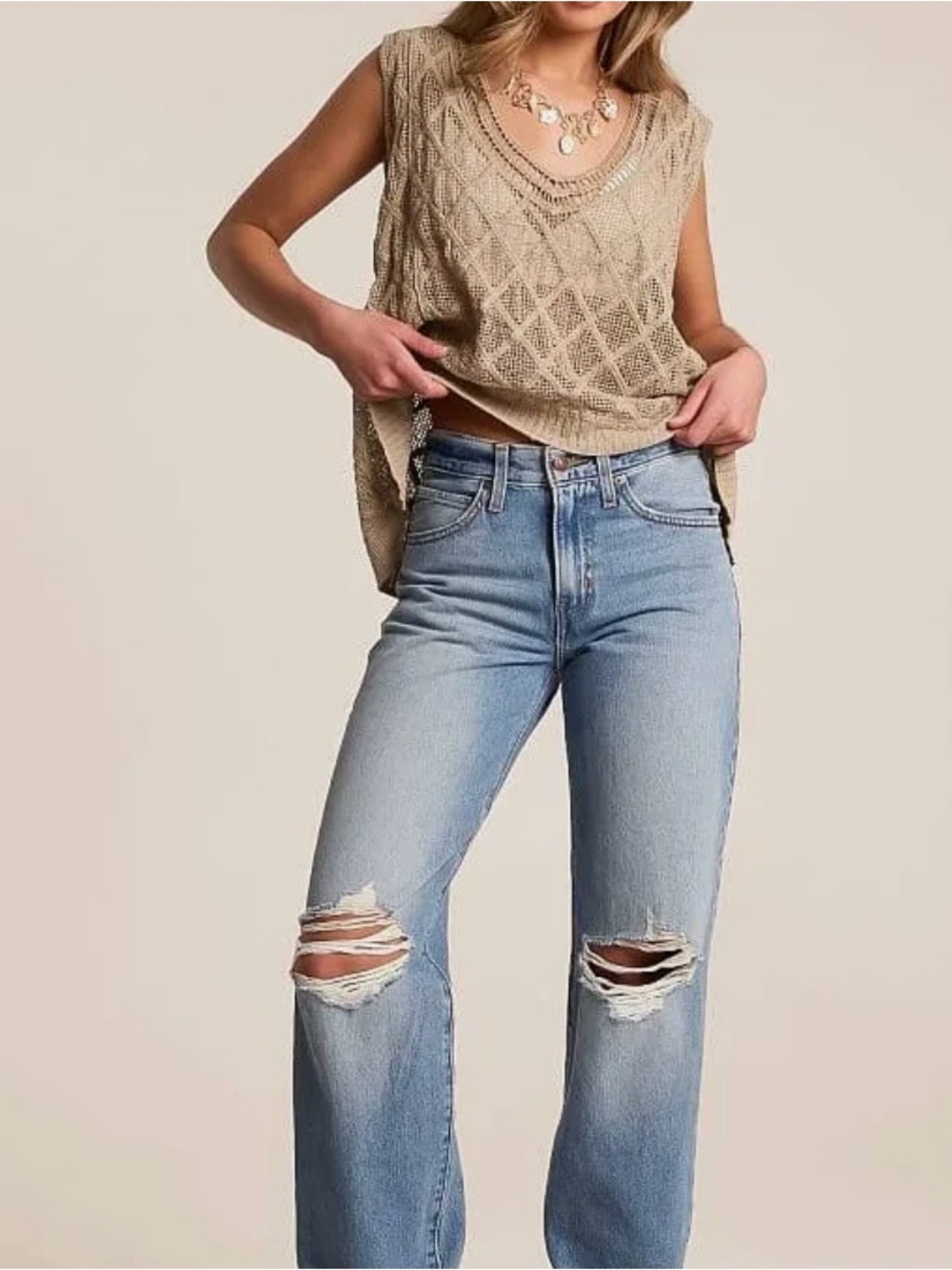 EUC Levi’s ‘94 baggy High-Rise Light Blue Straight Leg Distressed Jeans Sz 28